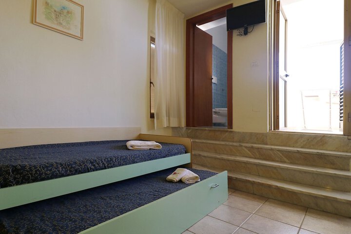 Room 34 of 150