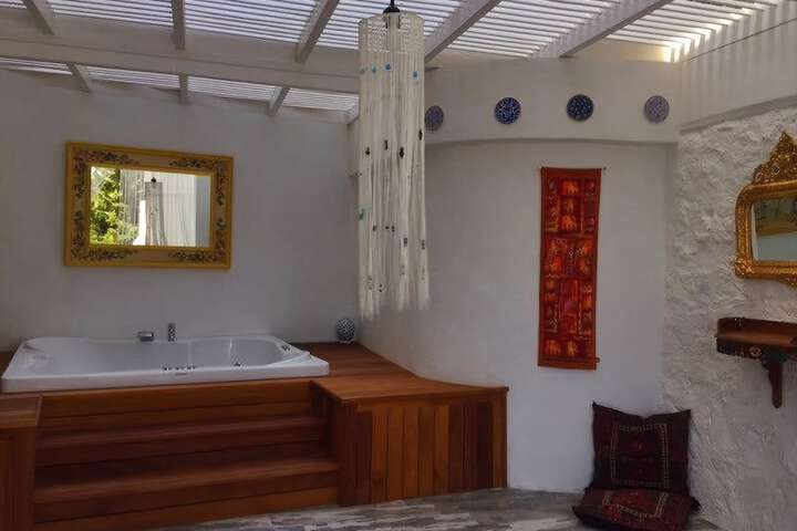 Hot Tub 26 of 47
