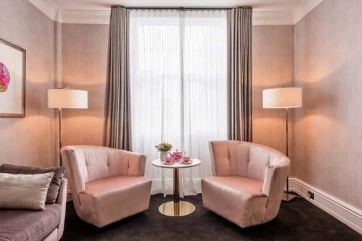 Room 28 of 108