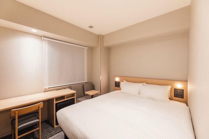 Room 7 of 18