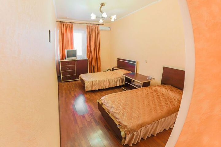 Room 7 of 8