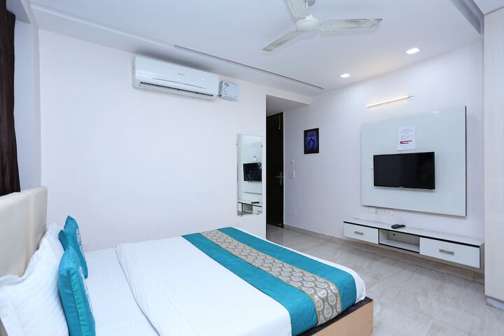 Room 7 of 16