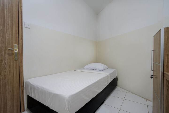 Room 11 of 27