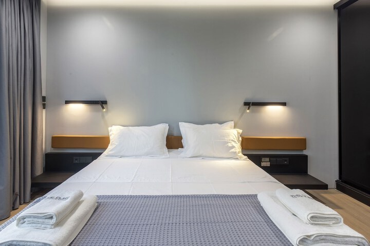 Room 44 of 182