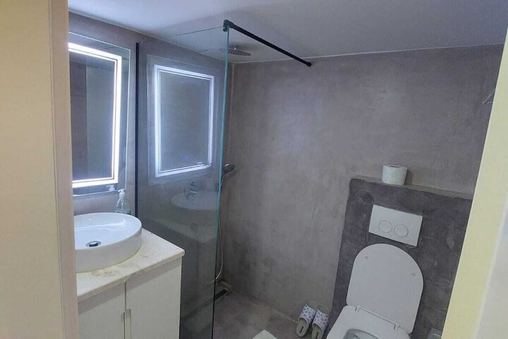 Room 10 of 20