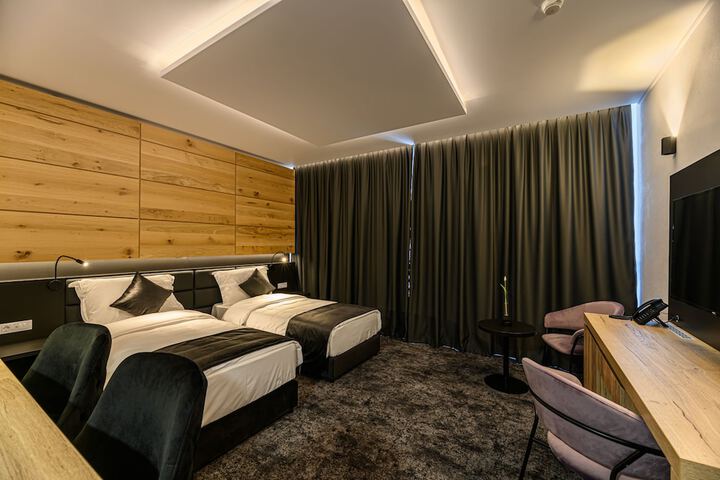 Room 34 of 131