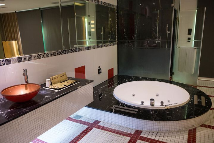 Hot Tub 69 of 79