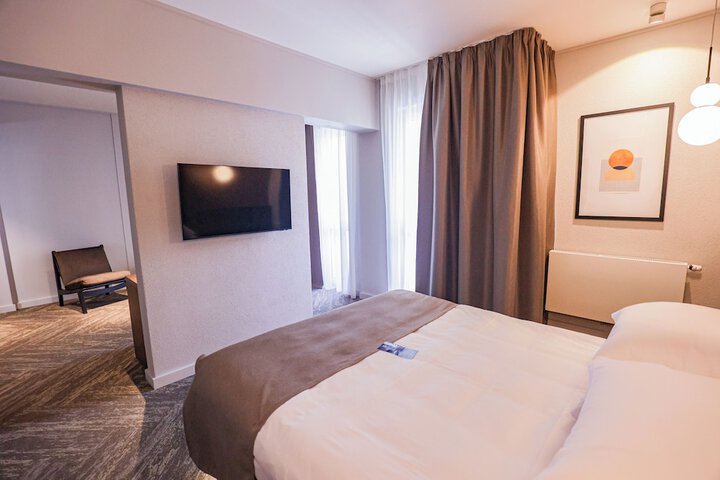 Room 25 of 93