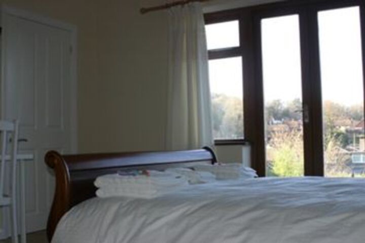 Room 6 of 12