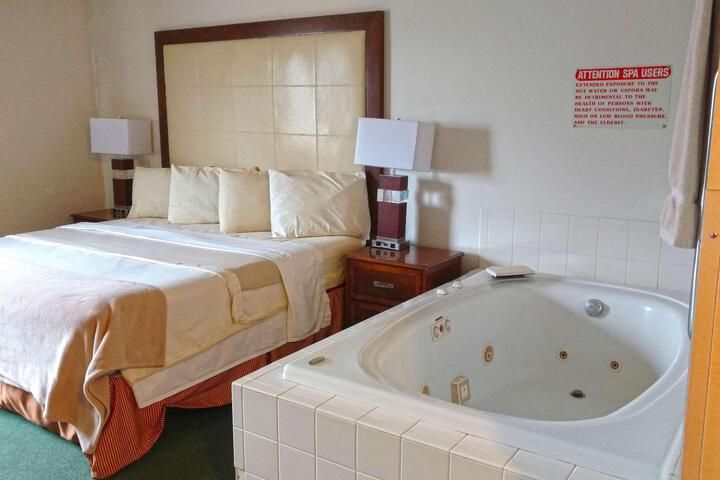 1 Queen Bed Acessible (6 of 7)