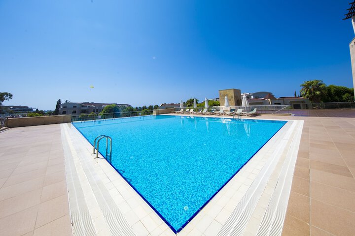 Pool 77 of 201