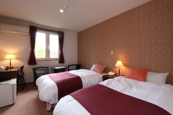 Room 11 of 27