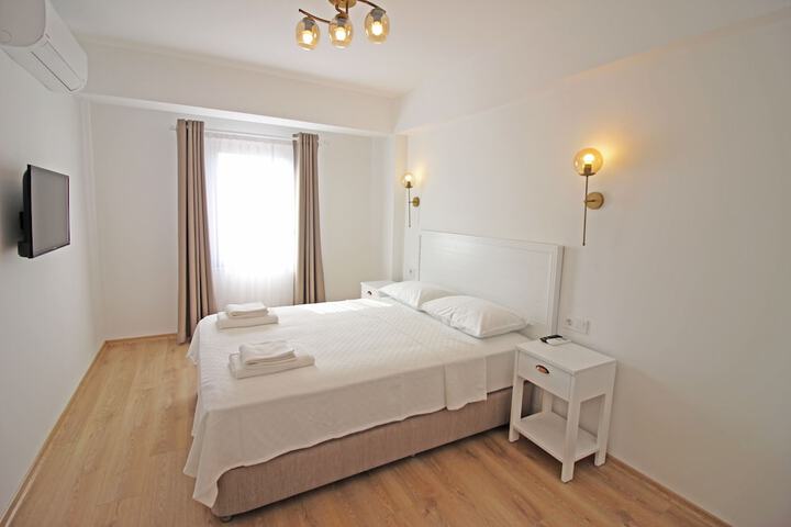Room 4 of 37
