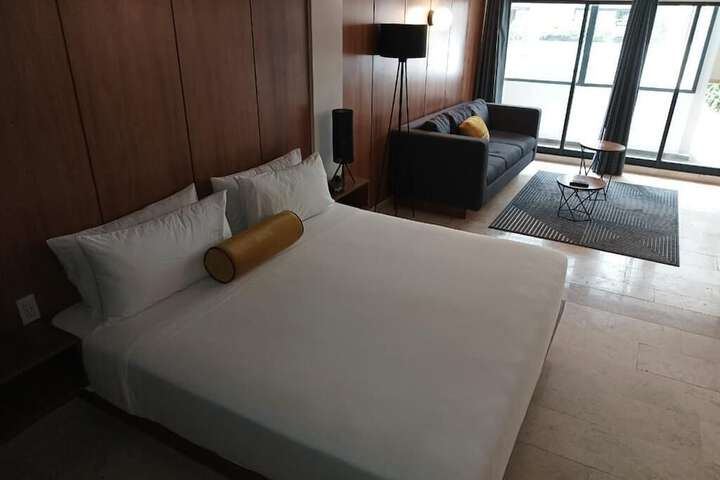 Room 9 of 29