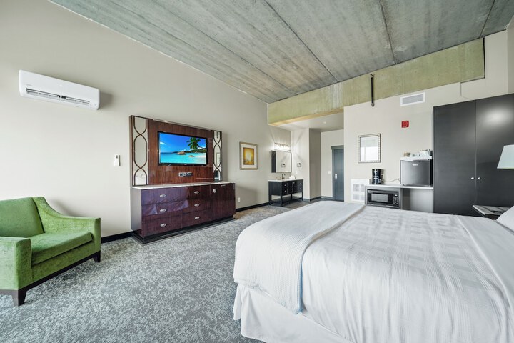 Room 3 of 65