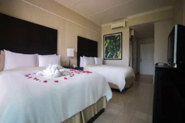 Room 4 of 63