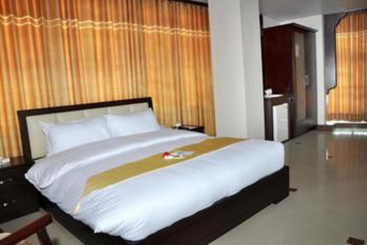 Room 8 of 30