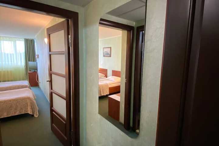 Room 32 of 70