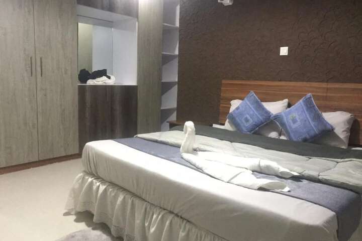 Room 7 of 33