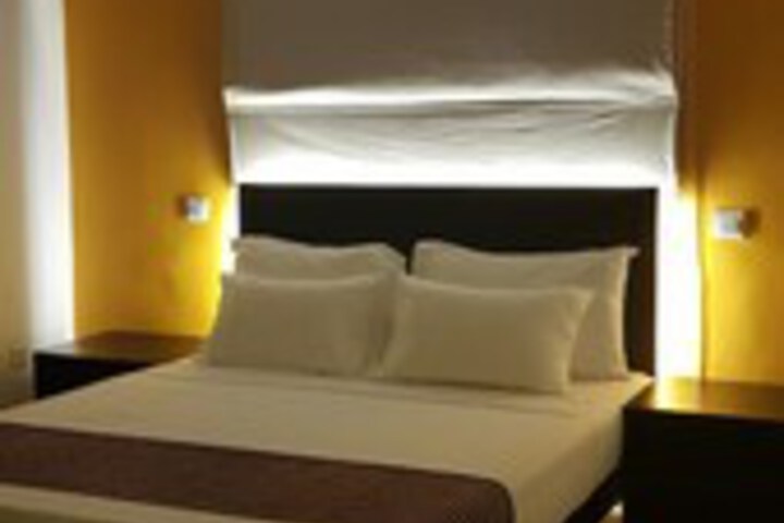 Room 11 of 32