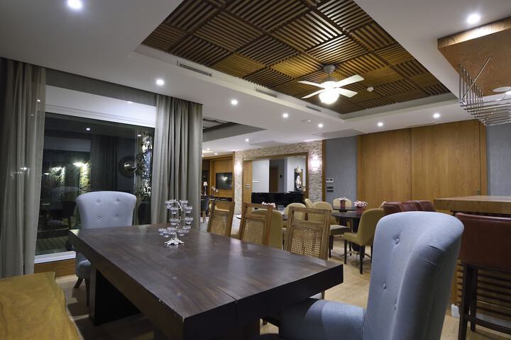 Breakfast area