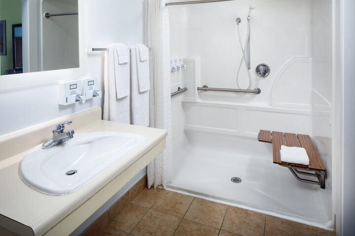 Standard King Bed Balcony (3 of 15)