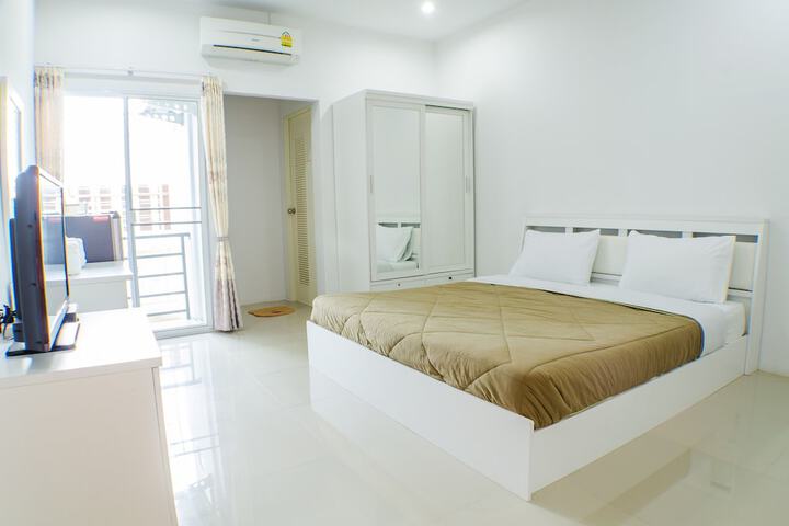 Room 9 of 20