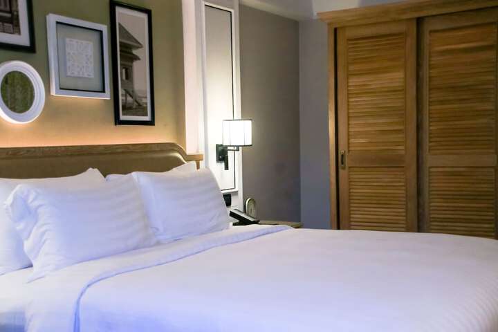 Room 10 of 173