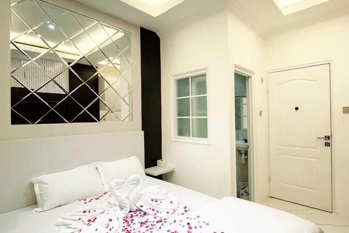 Room 3 of 6