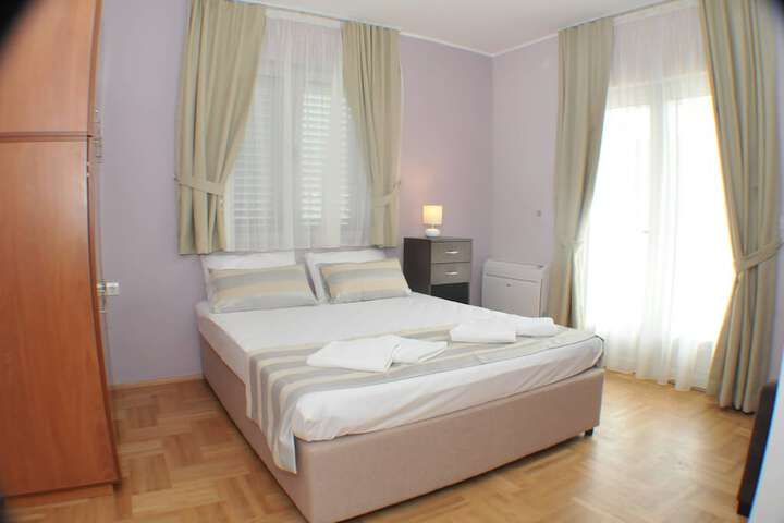 Room 11 of 23