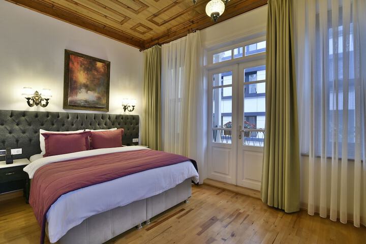 Room 5 of 50
