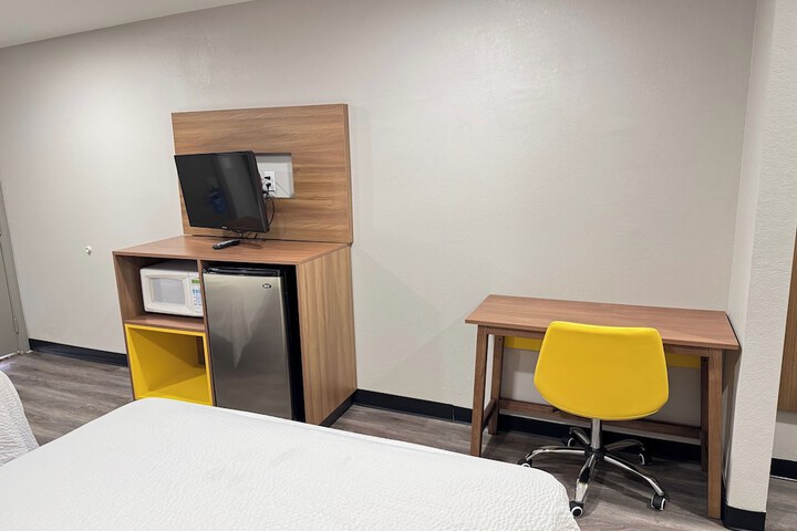 Room 10 of 38