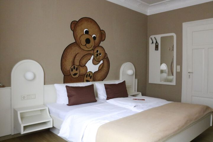 Room 2 of 92