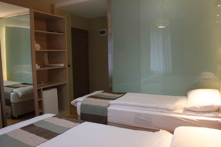 Room 3 of 35