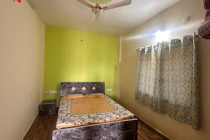 Room 2 of 10