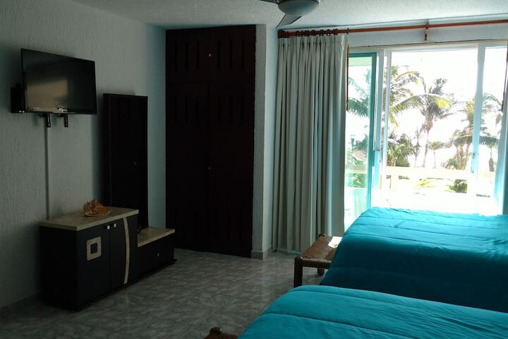 Room 4 of 28