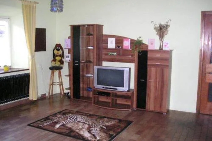Room 4 of 17