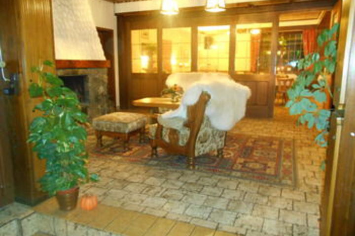 Lounge 17 of 20