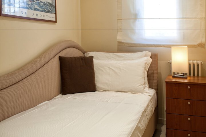 Room 13 of 159