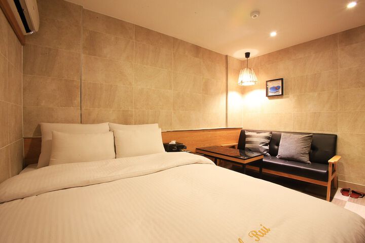 Room 68 of 127