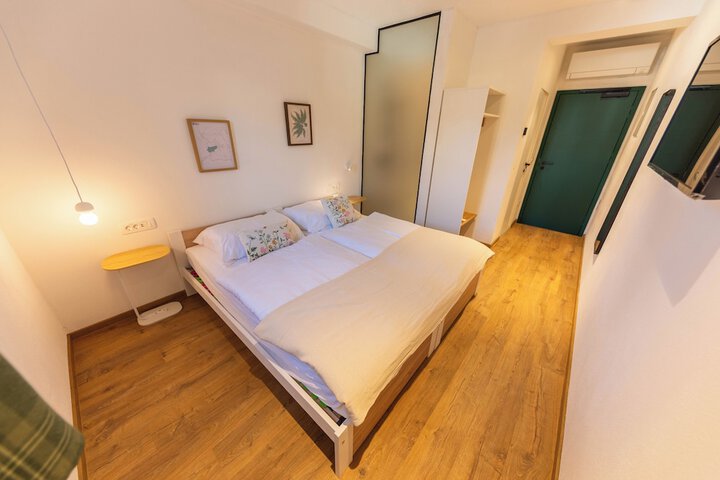 Room 8 of 24