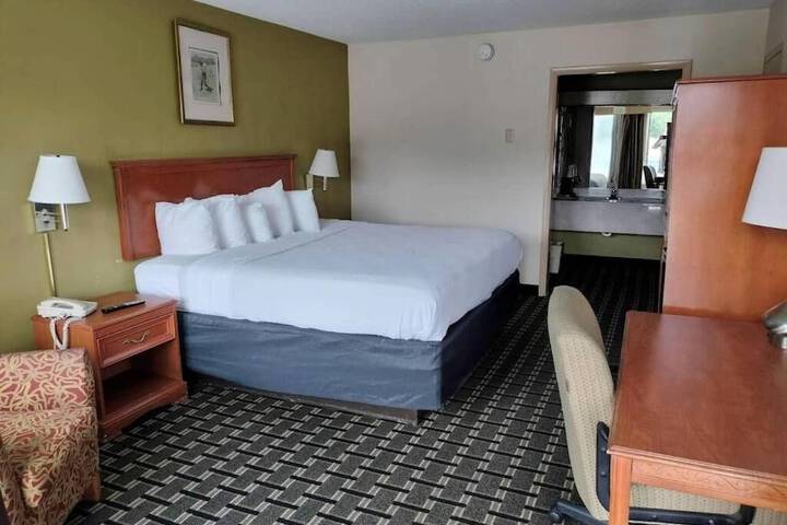 Room 14 of 33
