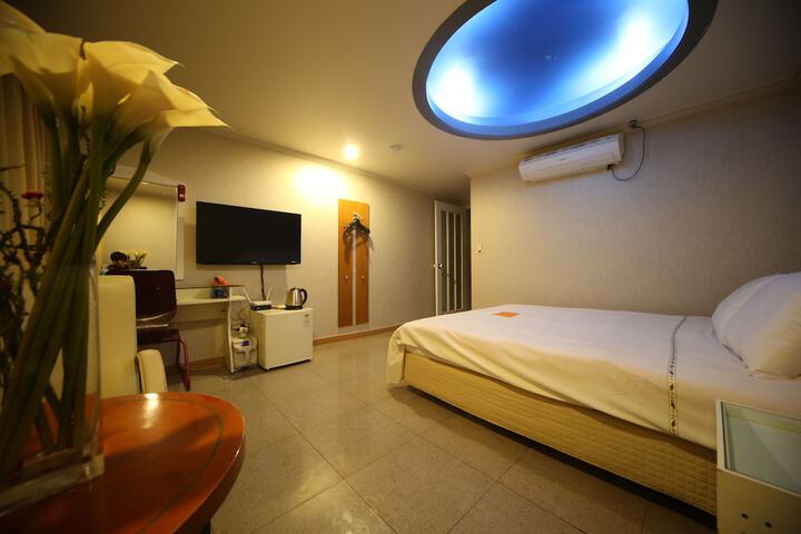 Room 25 of 64