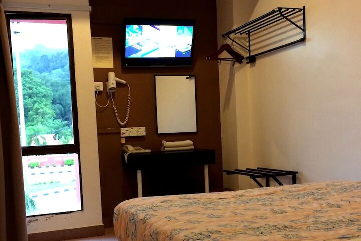 Room 11 of 34