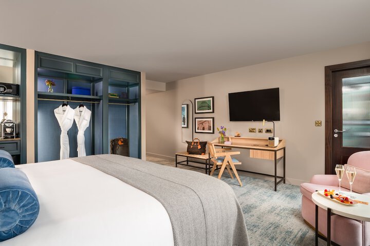 Room 11 of 43