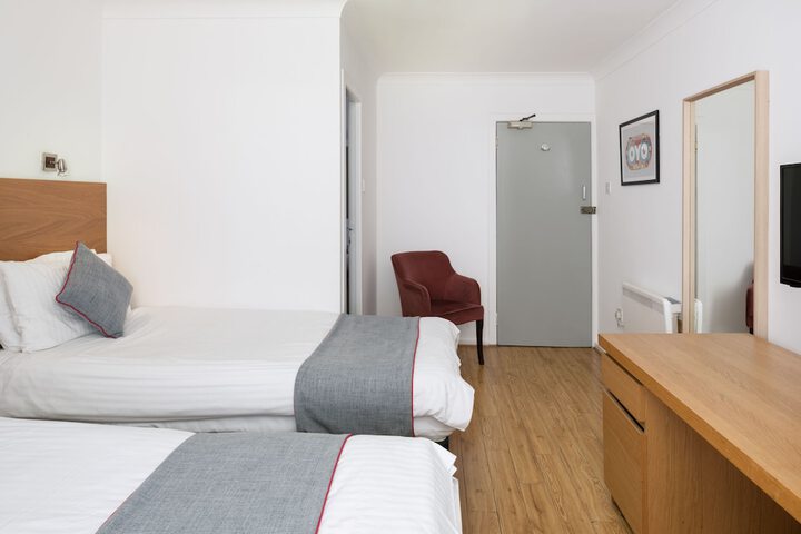 Room 14 of 65