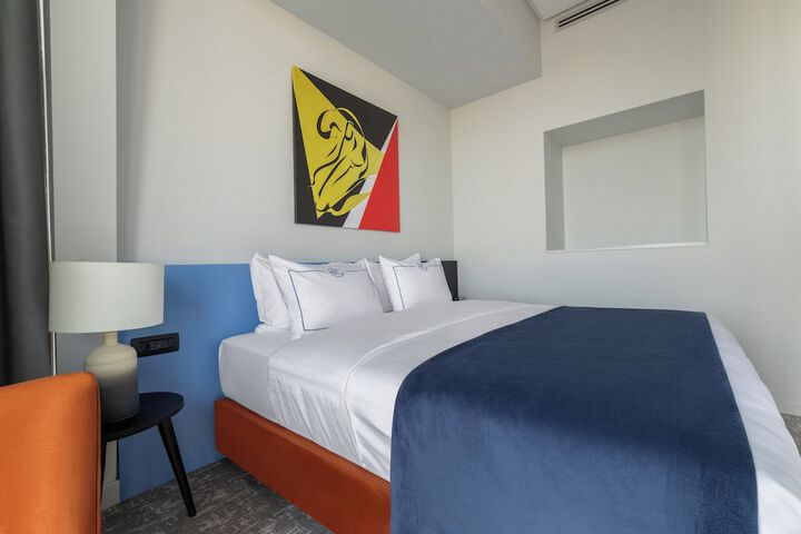 Room 13 of 28