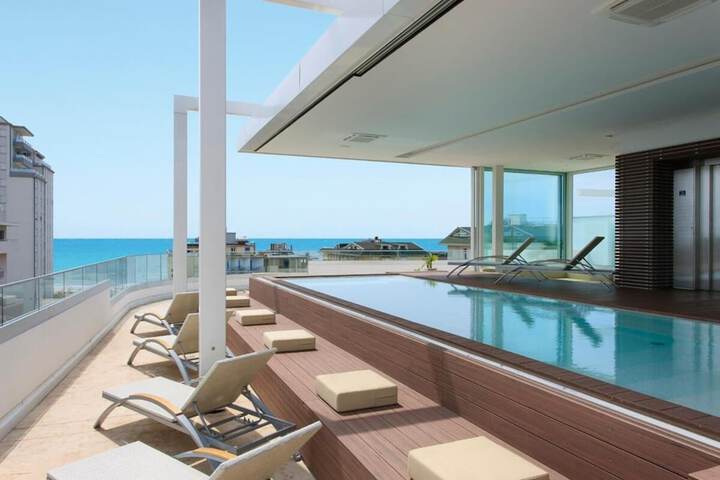 Hotel Pool