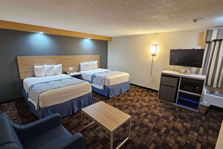 2 Double Beds (11 of 14)