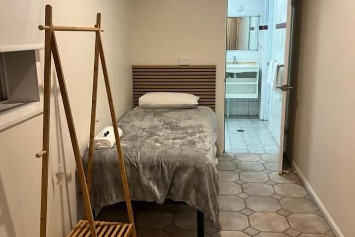 Room 4 of 31